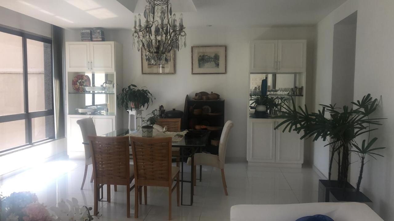Hospedagem domiciliar Leblon Quadra Praia Posto 12 Rj